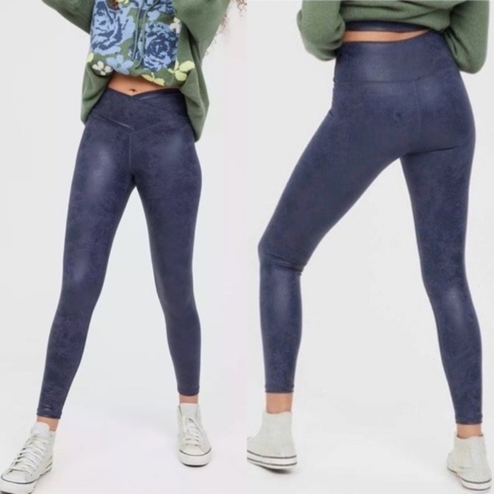 Offline by Aerie The Hugger Crossover Crackle Leggings
